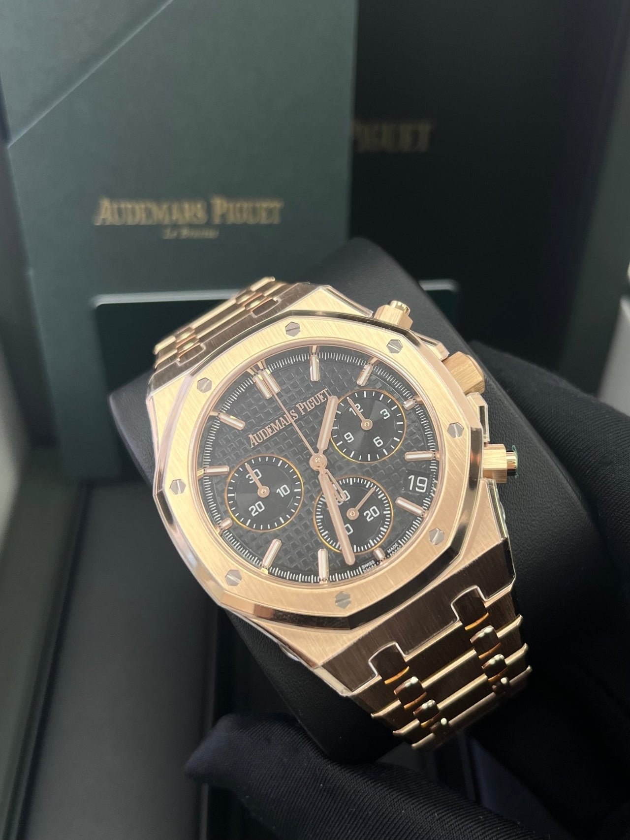 Audemars Piguet Royal Oak Chronograph SELFWINDING CHRONOGRAPH 50TH ANNIVERSARY Black Dial Rose Gold 26240OR.OO.1320OR.02 - Image 9