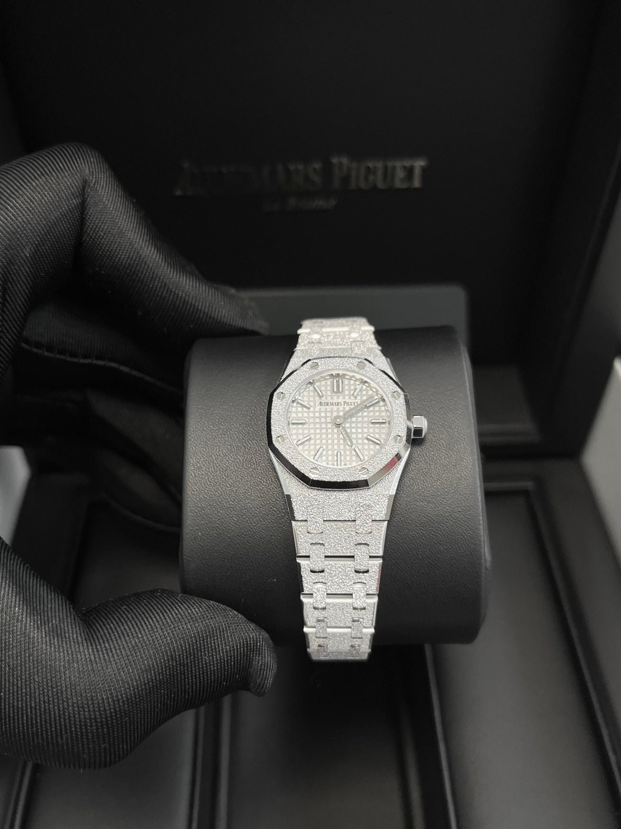 Audemars Piguet Royal Oak Mini FROSTED GOLD QUARTZ 67630BC.GG.1312BC.01 - Image 4