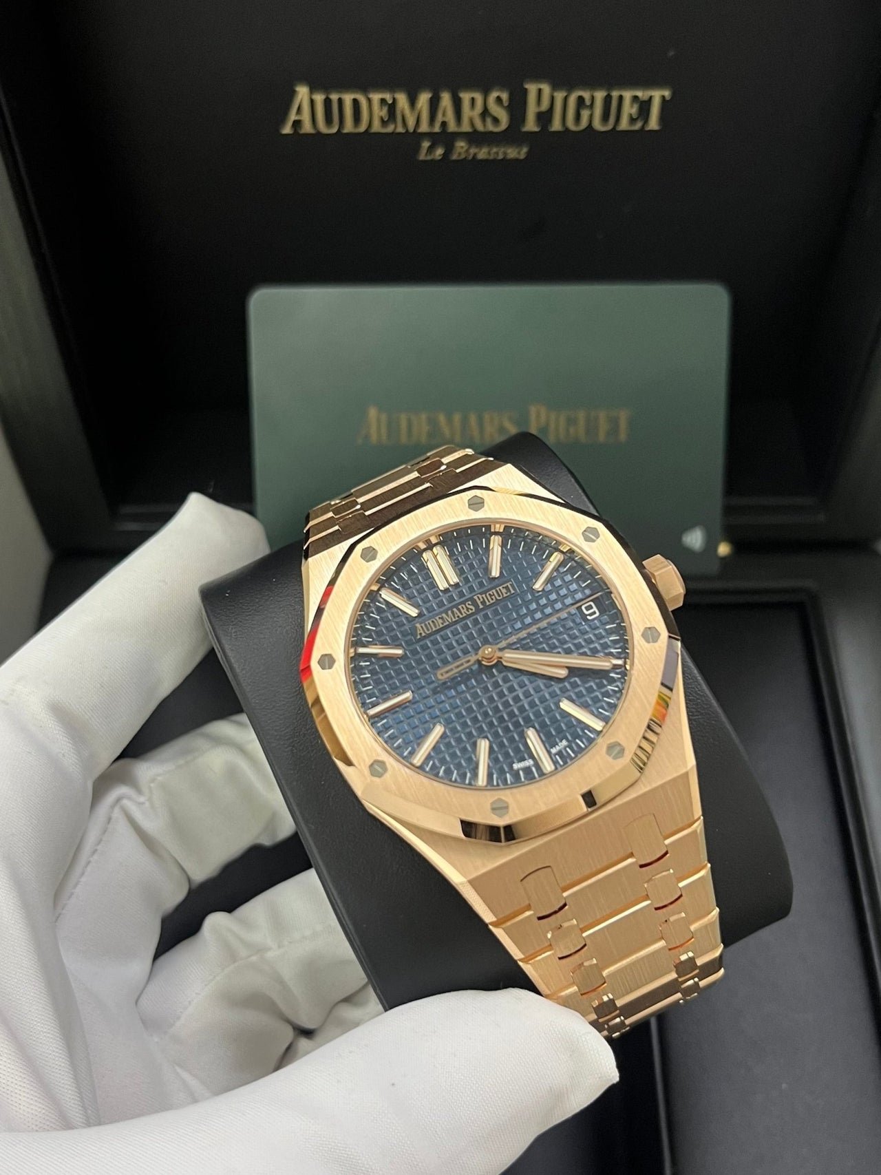 Audemars Piguet Royal Oak Selfwinding 2023 Release ROYAL OAK SELFWINDING Rose Gold Blue Dial 41mm 15510OR.OO.1320OR.03 - Image 8