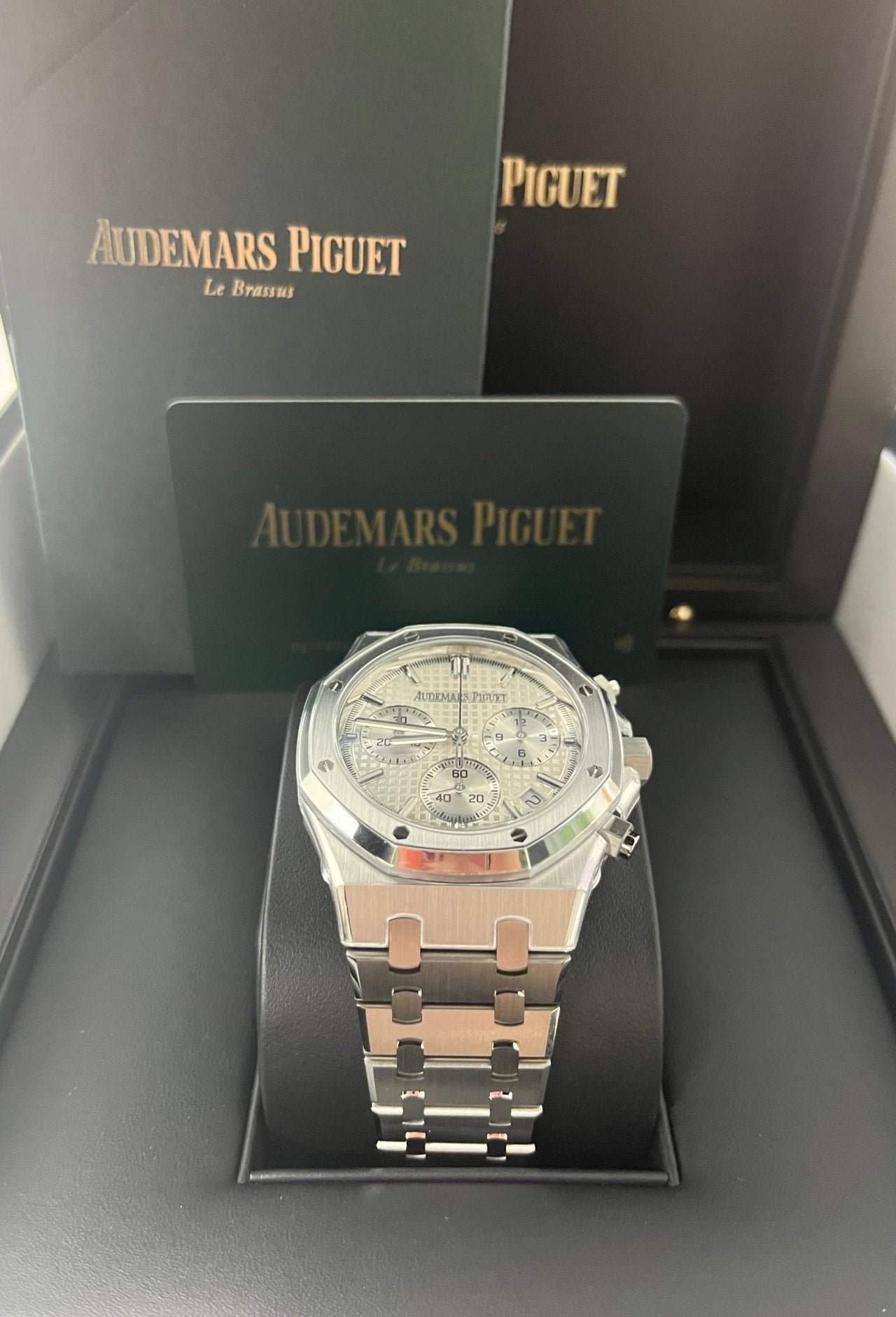 Audemars Piguet ROYAL OAK SELFWINDING CHRONOGRAPH “50TH ANNIVERSARY” STEEL BRACELET WHITE DIAL (Ref # 26240ST.OO.1320ST.03) - Image 3