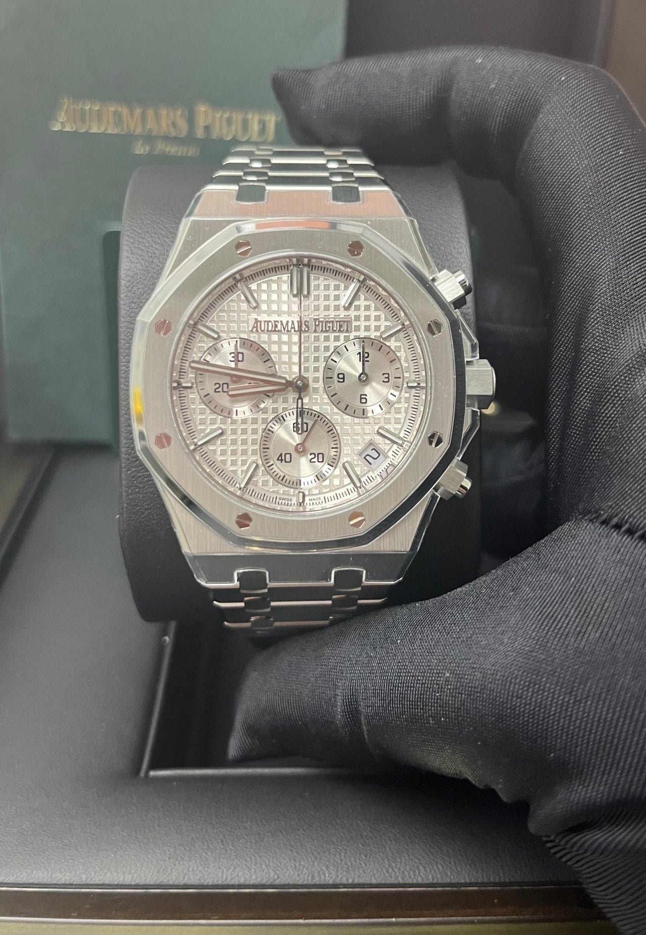 Audemars Piguet ROYAL OAK SELFWINDING CHRONOGRAPH “50TH ANNIVERSARY” STEEL BRACELET WHITE DIAL (Ref # 26240ST.OO.1320ST.03) - Image 7