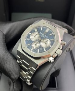 Alternative view of Audemars Piguet Royal Oak Selfwinding Chronograph/ Stainless Steel/ Blue Dial/ Silver Sub-Dials (Ref#26331ST.OO.1220ST.01)