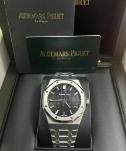 Alternative view of Audemars Piguet Royal Oak Selfwinding/ Stainless Steel/ Black Dial (Ref# 15500ST.OO.1220ST.03)