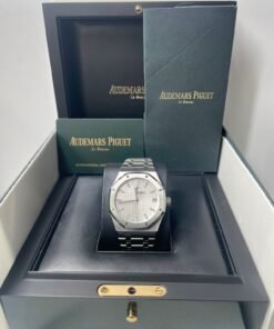 Alternative view of Audemars Piguet Royal Oak Selfwinding/ Stainless Steel/ Silver Dial (Ref#15500ST.OO.1220ST.04)