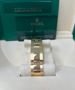 Alternative view of Rolex Submariner Date 41 mm yellow gold 126618lb-0002