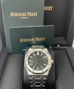 Alternative view of Audemars Piguet Royal Oak Selfwinding 41 mm Stainless Steel Green Dial 15510ST.OO.1320ST.09