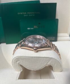 Alternative view of Rolex Day-Date 40 40 mm Everose gold 228235-0001