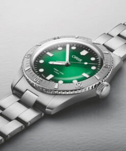 Alternative view of Divers Sixty-Five Calibre 400