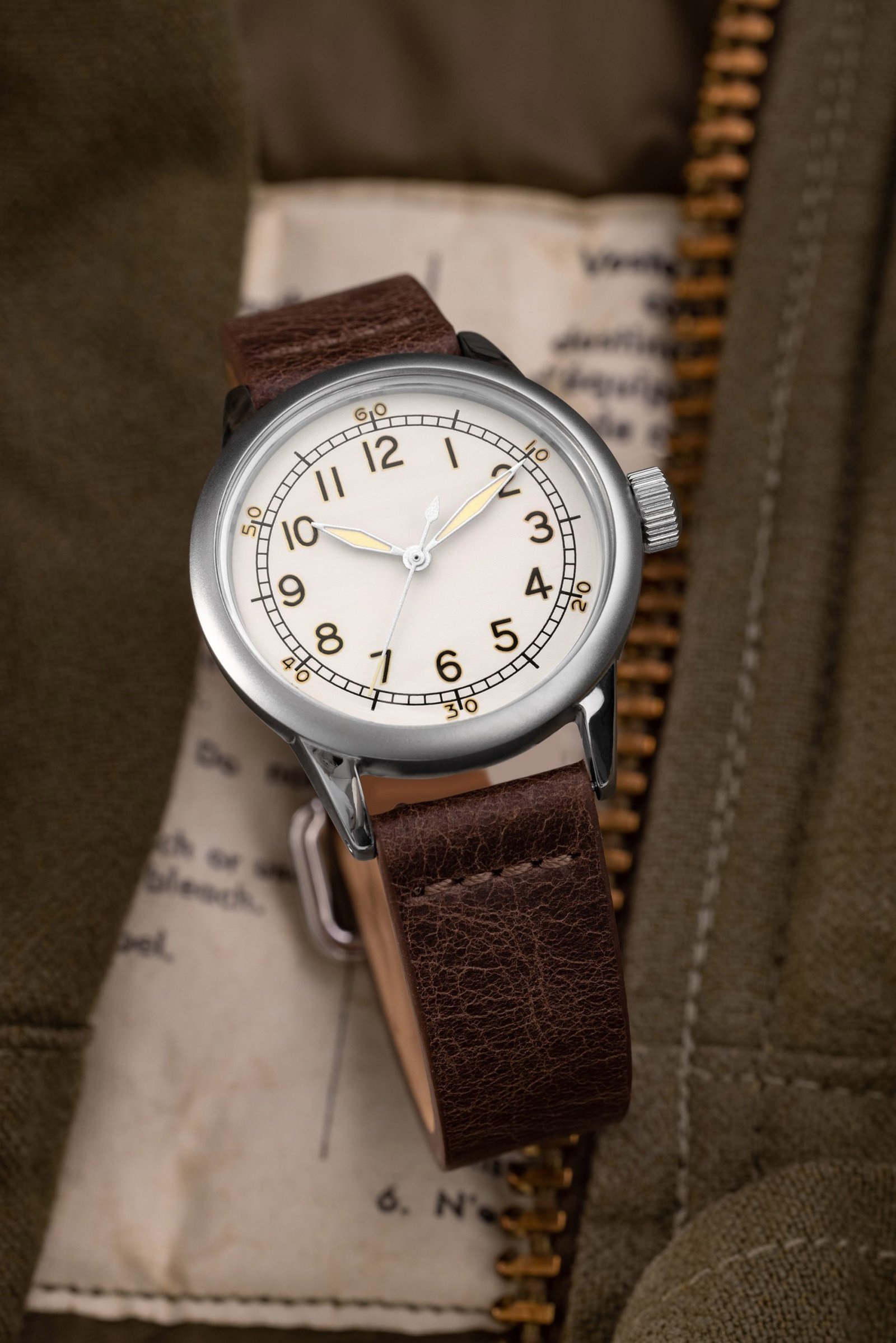 Spec 2 Ameriquartz – White Patina Leather 32 - Image 6